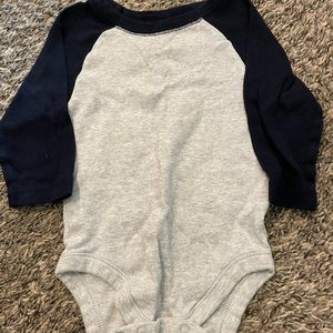Long sleeve onesie lot 3-6 month/ 6 month oldnavy, osh kosh, carters